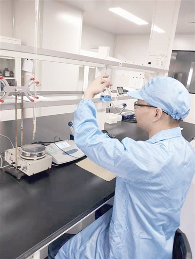 用螃蟹壳制成止血纱布，青岛这家企业创新高端医疗器械挺进世界最前沿