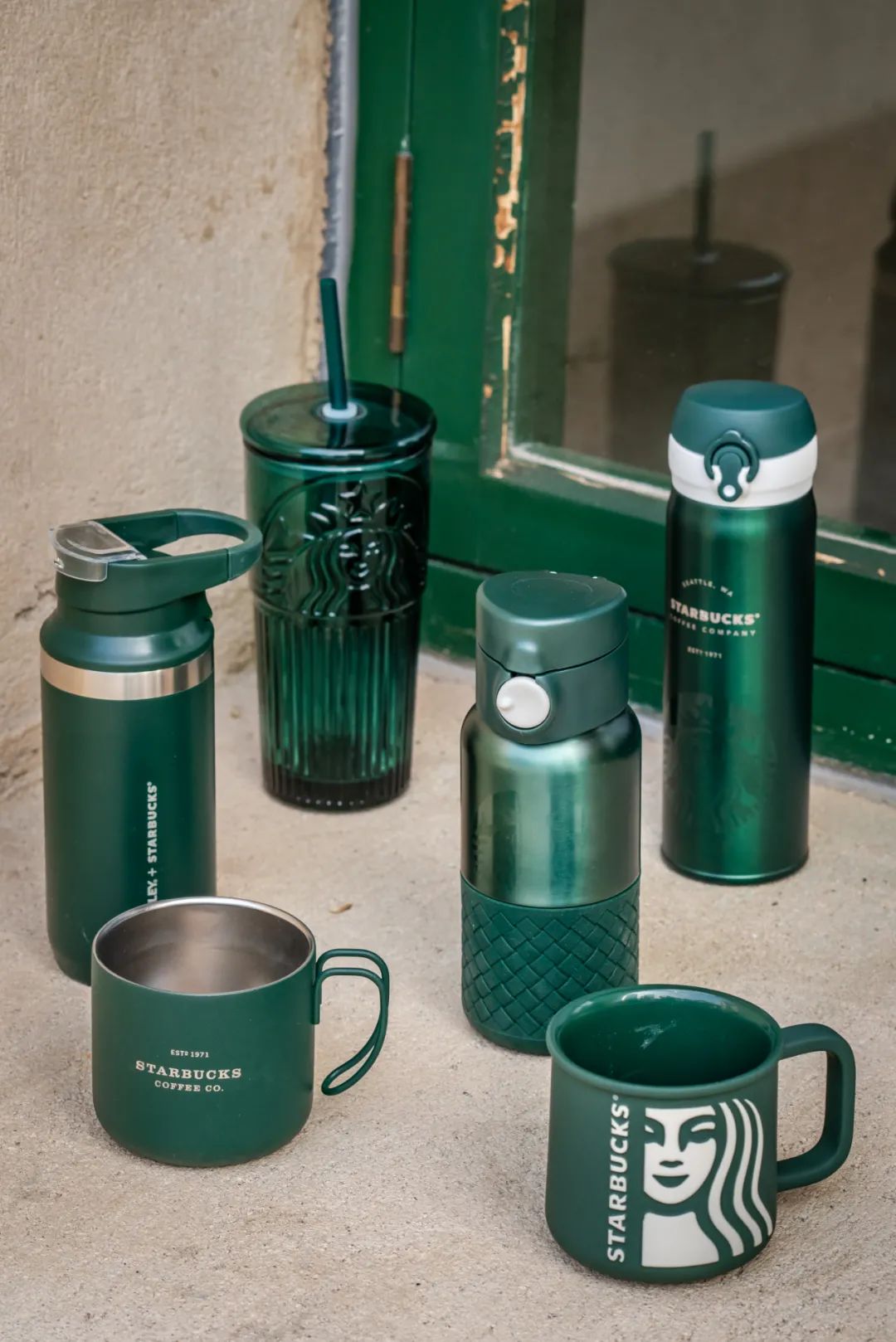 藏在咖啡里的爱意！星巴克用心荟萃饮品全新上市！又带着限定款周年庆杯子来圈粉了