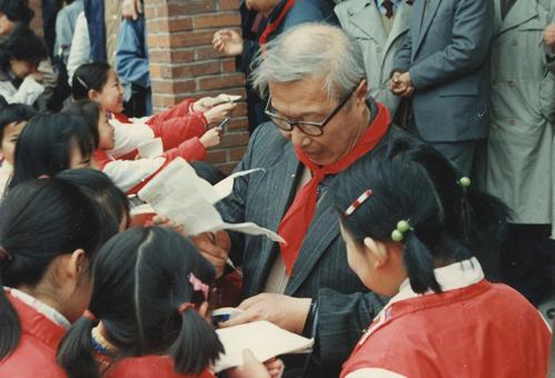 这位江门人你可能不认识,但从小一定读过他的书!