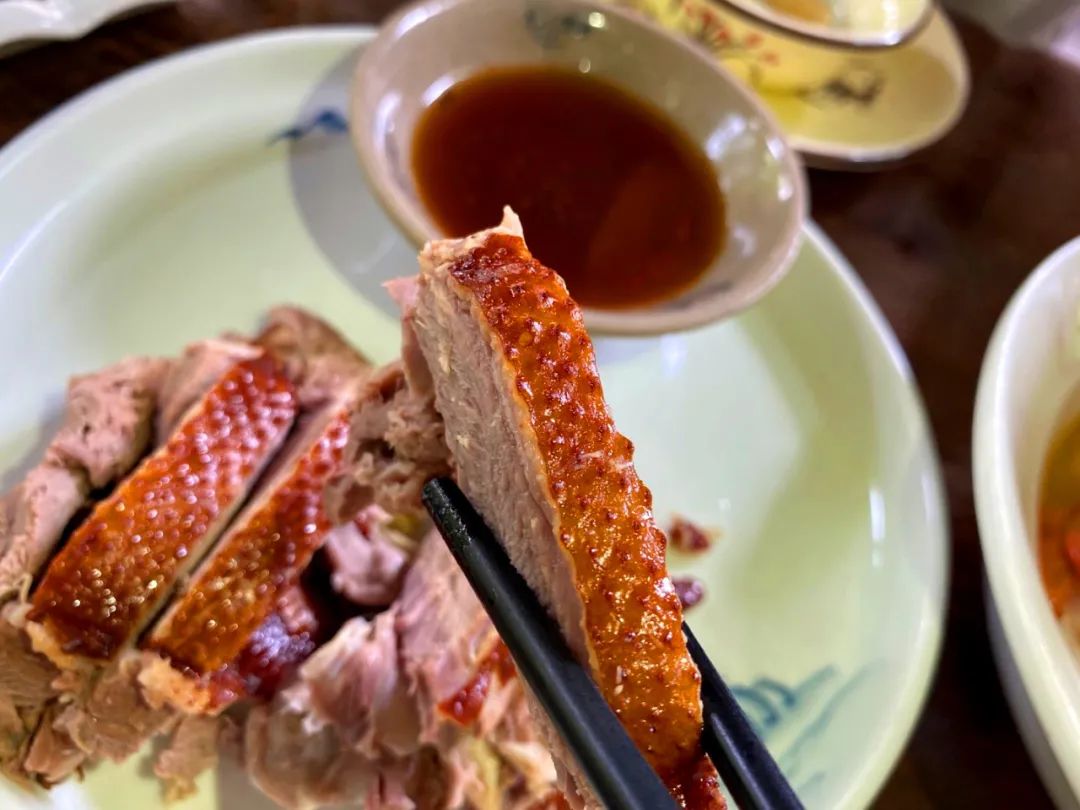 今天，中秋邂逅国庆！拱墅一身“红妆”一城月色，映照万千团圆至味！