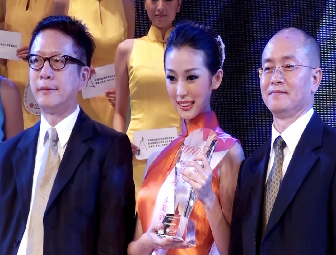 鐜嬬传鑿查珮瀹氳璁″笀,楂樺畾璁捐甯堢帇绱彶