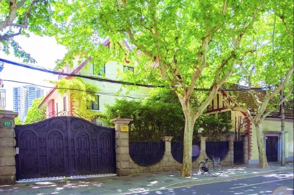 你知道吗？新中国第一张股票就诞生在你熟悉的这条路上！