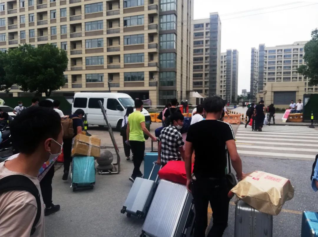 如何看待昆山世硕扔证事件,昆山世硕扔证事件原现场视频