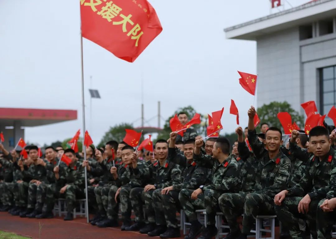 足球场上的兵哥哥,兵哥哥足球比赛