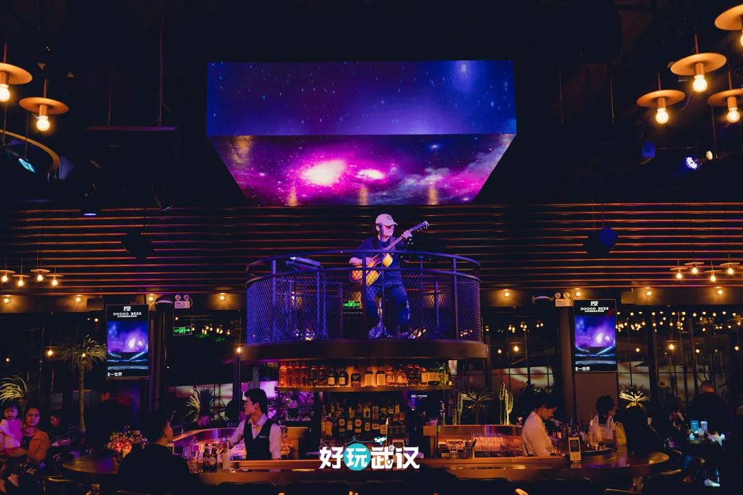 在光谷，我花了10个小时，喝了全世界的啤酒