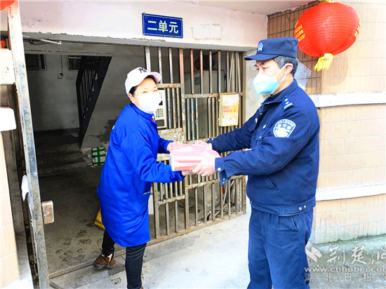 黄石花湖社区民警占劲松：小服务大民生，群众竖起大拇指