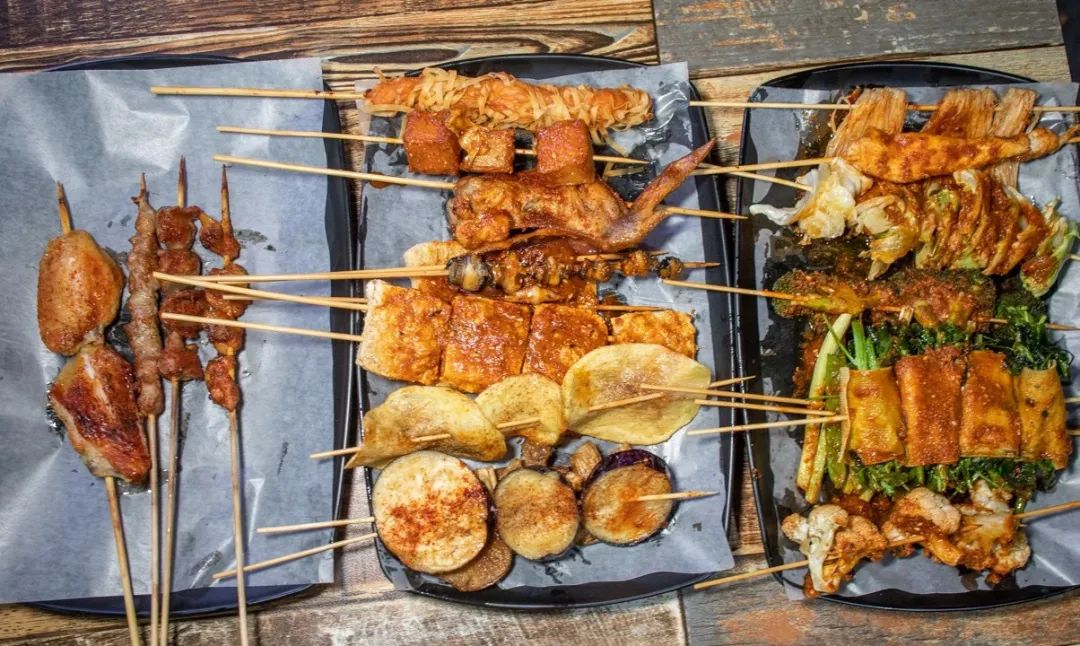 覆盖5个区，这7家“又小又旧”的炸串店，抚慰了不少深夜打工人