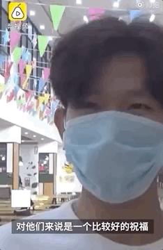 高校食堂窗口结婚告示,食堂师傅贴结婚告示