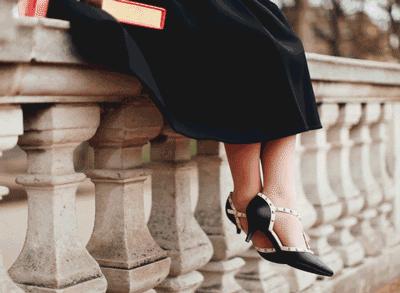 你穿高跟鞋经历过磨脚的痛苦吗,穿高跟鞋脚掌死皮怎么去除