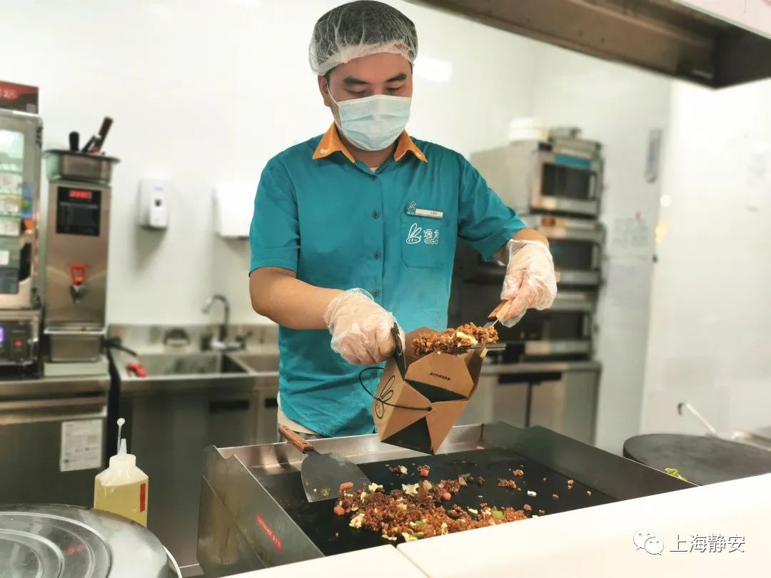 羡慕!静安首辆流动餐车开到这里↑↑↑美食多到挑花眼,还有人人都想要的功能……