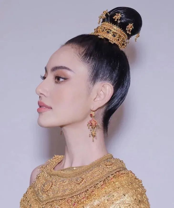 壹周潮话题|杨幂扶了个寂寞也美，万圣节Mai真的拼