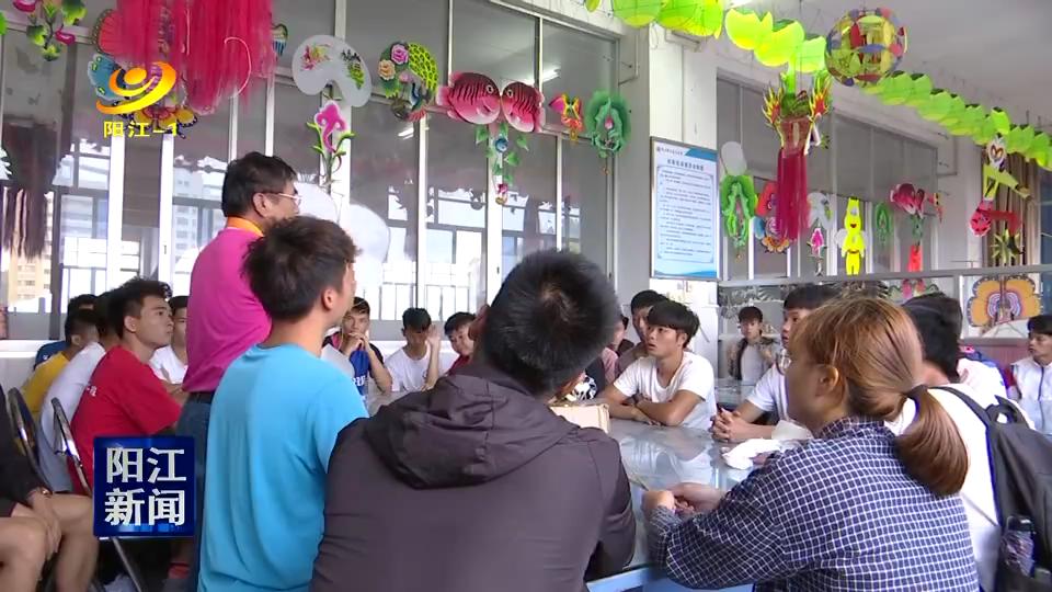 *江阳**职院风筝队：在传承中创新让*江阳**风筝飞得更远