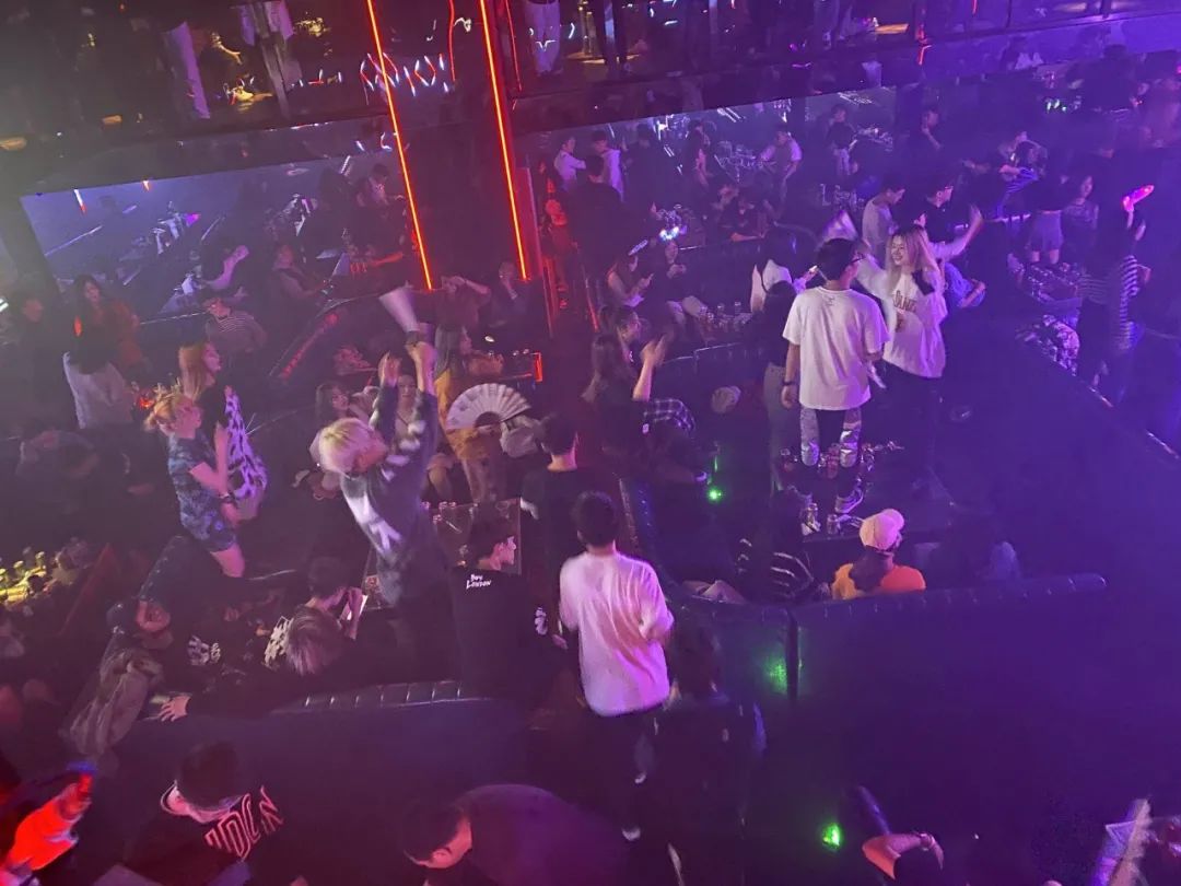 26岁的我，第一次去夜店蹦迪