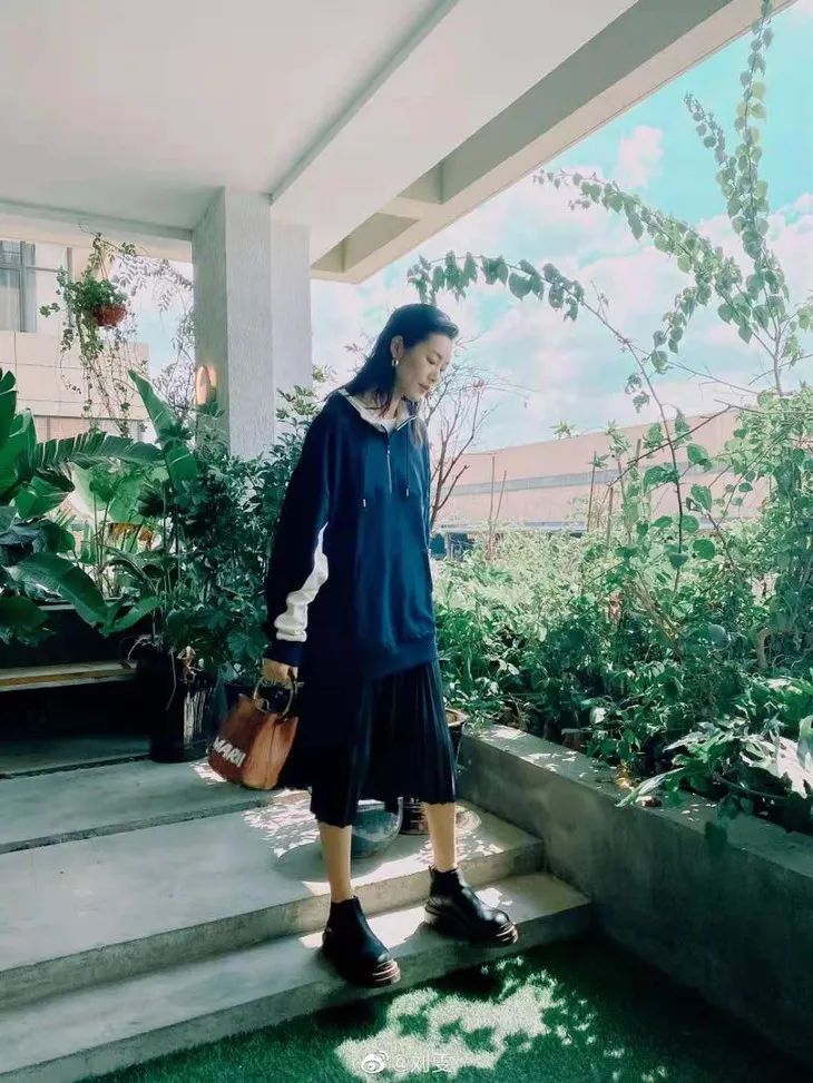 卫衣无帽赵露思,卫衣赵露思