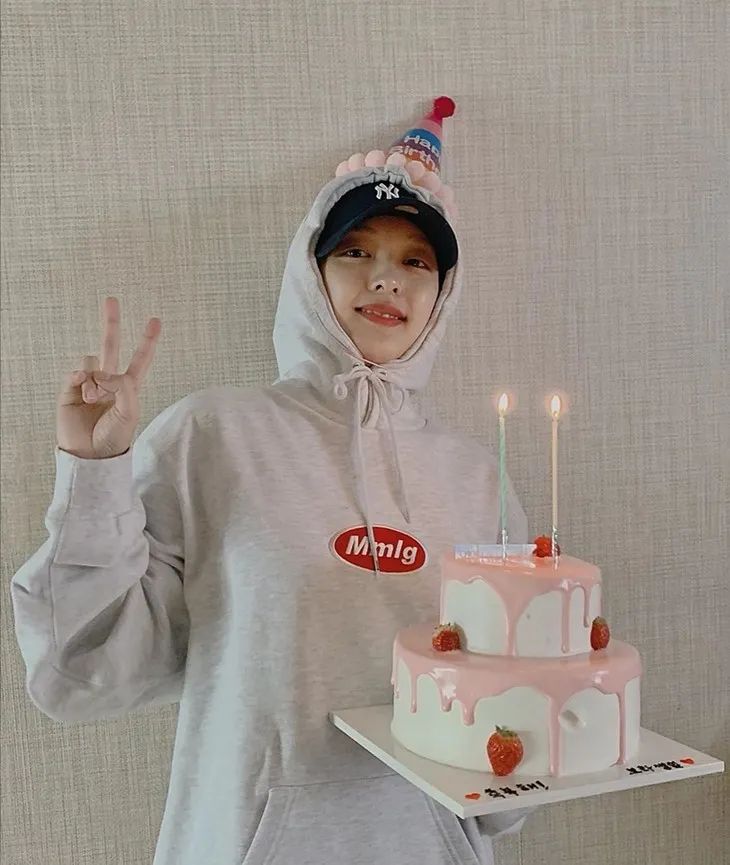 卫衣无帽赵露思,卫衣赵露思