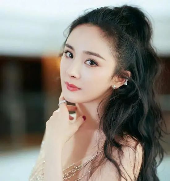 杨幂和杨颖的同款鞋,杨幂和baby同款鞋