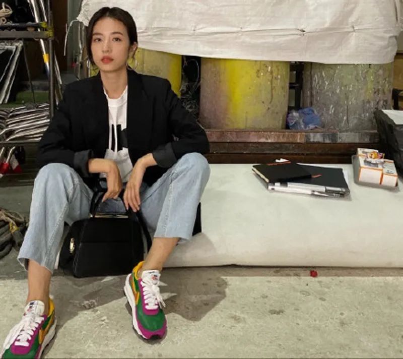 杨幂和杨颖的同款鞋,杨幂和baby同款鞋