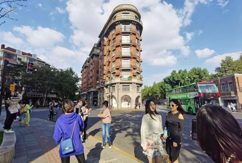 人从众𠈌···风貌区居民和游客需求不同，怎么办？“研习汇”：在保护和发展中实践“人民城市”论