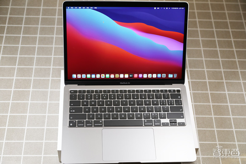 M1芯片版MacBookAir体验，苹果用三招“绝杀”自己？
