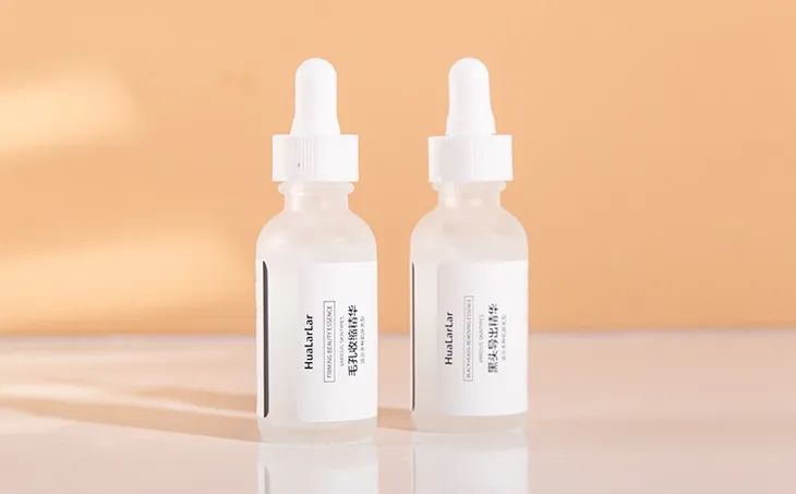 痘痘挤出的白米粒是什么,痘痘挤出来的白色乳浆是什么