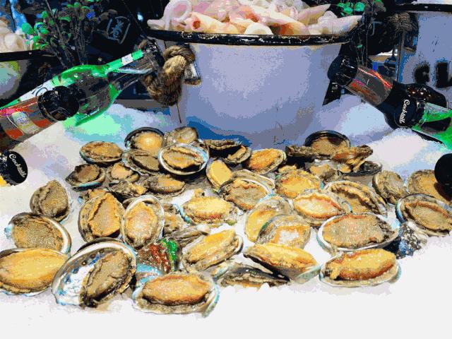 卢氏汉釜宫：海鲜、烤肉、小吃...通通不限量！豪横自助来啦！39.9元购汉釜宫单人自助餐，海鲜、烧烤、牛排、甜点...都是你的！