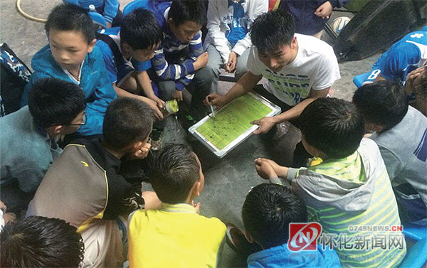 绿茵赛场挥洒雄风,绿茵场上激烈的角逐