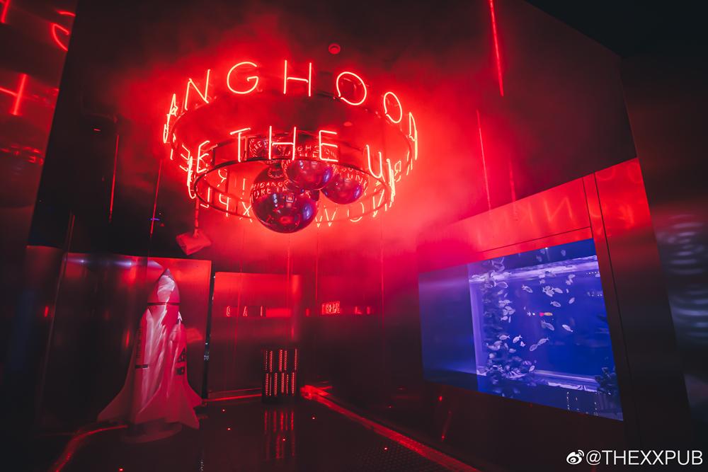 成都又新添一大波“明星店”！关晓彤的奶茶、黄晓明的复古烤肉、网红厨师王刚的秘制卤菜…都来啦