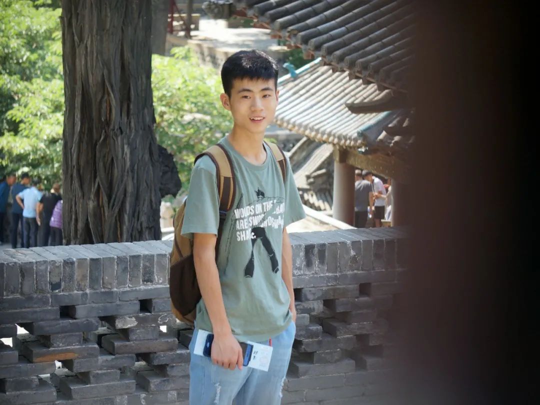 向优秀青年看齐,向优秀的人才们看齐的表现