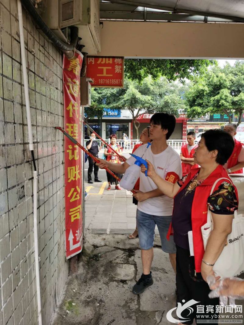 以“挑刺”为荣这群“红马甲”很自豪