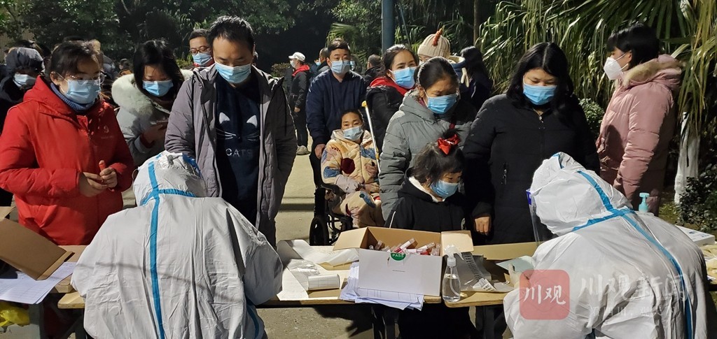 直击郫都最暖寒夜：这些身影让人泪目