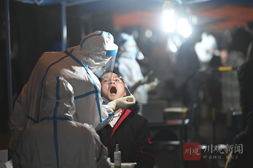 直击郫都最暖寒夜：这些身影让人泪目