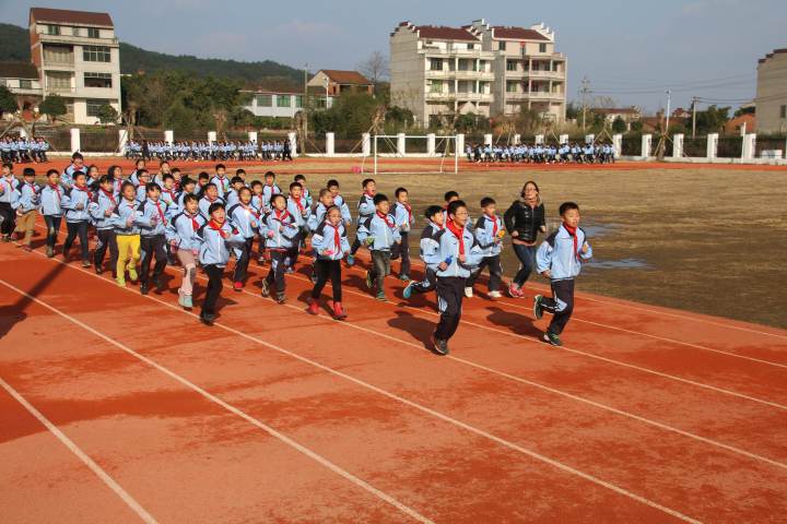 阳光长跑活动,阳光体育冬季长跑视频