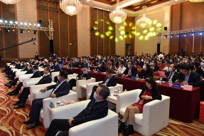 中港英文学校董事长蔡国赞获选“2020年度中国全面小康十大杰出贡献人物”