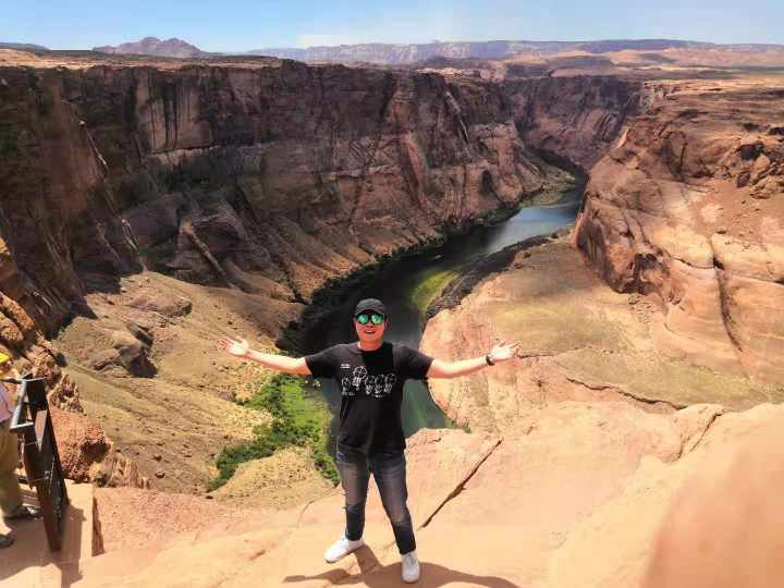 董董飞澳洲-董董待在家里守阵地-董董要失业-董董，2020年一个朋友圈名字的心酸历程