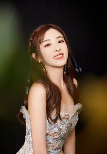 从顶流主持到无人问津,从顶流跌落到低谷