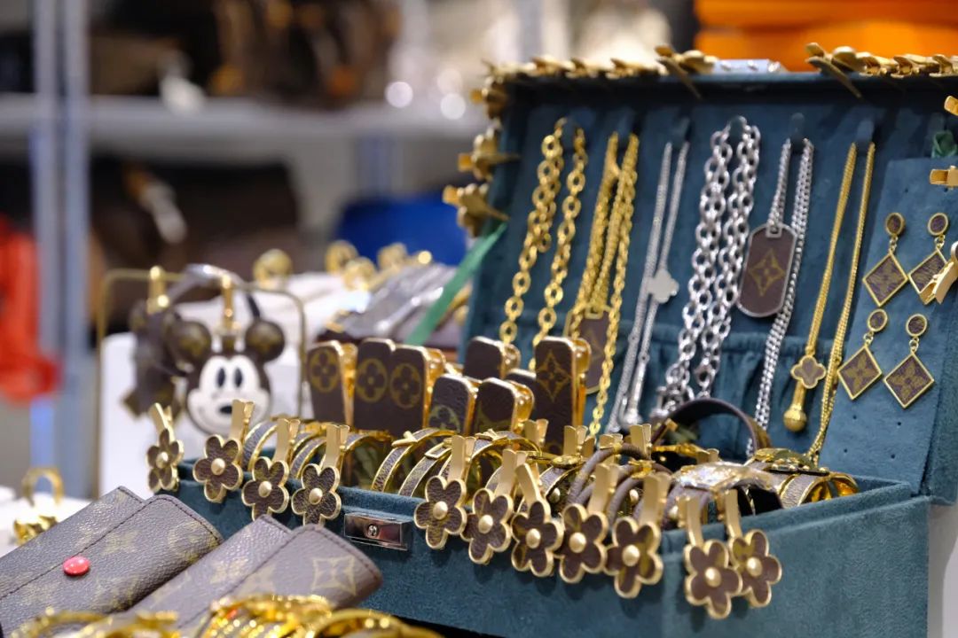 宽窄巷子附近有一条什么街,宽窄巷子旁边的小巷子