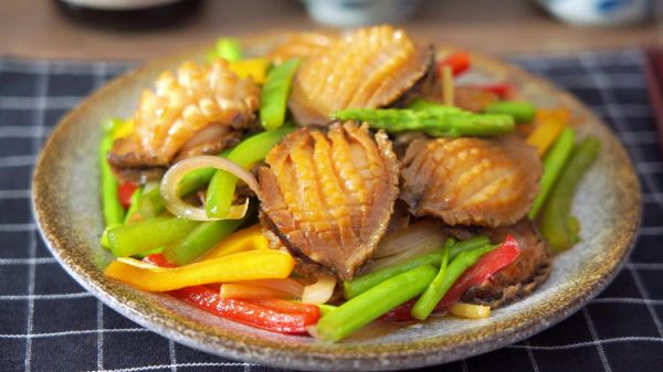 五色藜麦烧鲍鱼,海鲜小炒皇正宗装盘