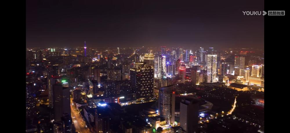 《紧急公关》热度攀升成都街景刷屏