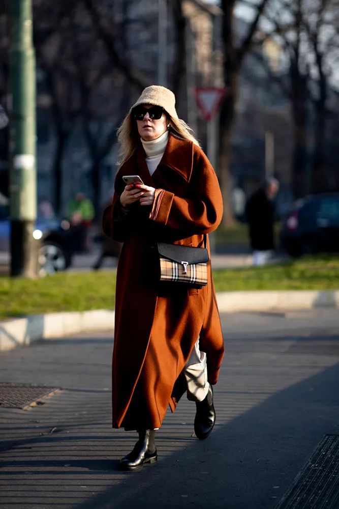 双面羊绒大衣为啥很贵,穿上羊绒大衣一定很好看