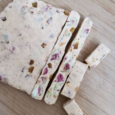 抹茶无花果巴旦木牛轧糖,芝麻无花果牛轧糖做法