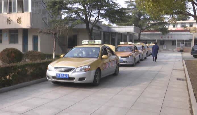 真情服务传温暖守护春运回家路,志愿者小候鸟安全返程