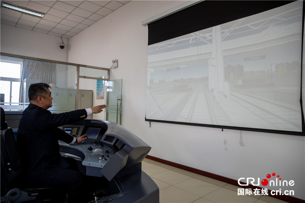 感受中国速度复兴号,新春走基层火车