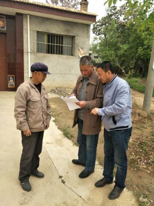 “泥脚子”踩出群众脱贫致富“新路子”记淳化县供电分公司驻耀贤村第一书记王宏建