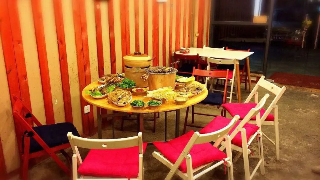 让成都的花胶鲍鱼鸡一姐，给你们讲哈小红袍的故事