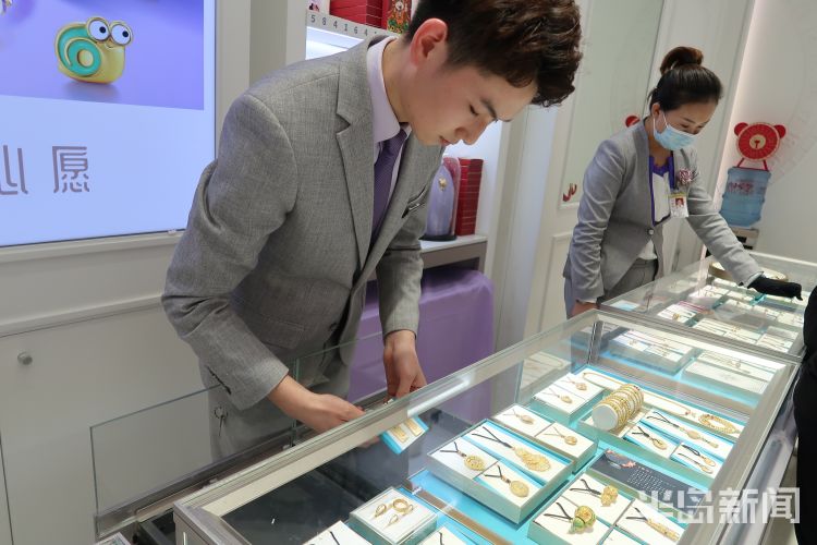 从爱花钱到不爱花钱,黄金珠宝市场洞察