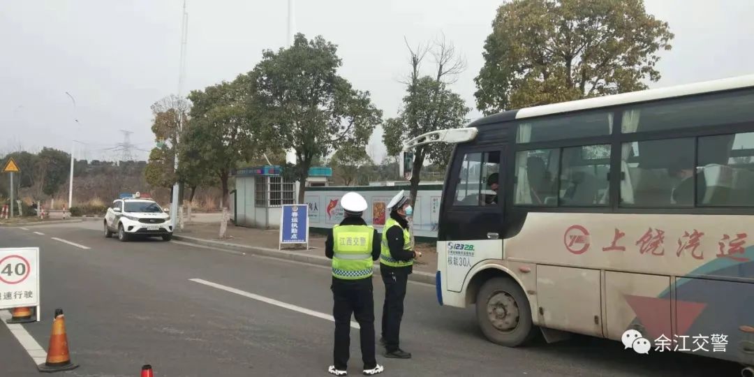 超员超载危害大生命珍贵莫儿戏,平安春运交警同行严守群众安全线