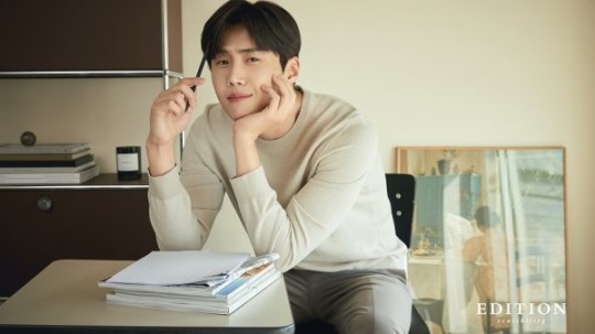 韩国男明星金宣虎穿搭,韩国男明星金宣虎红毯