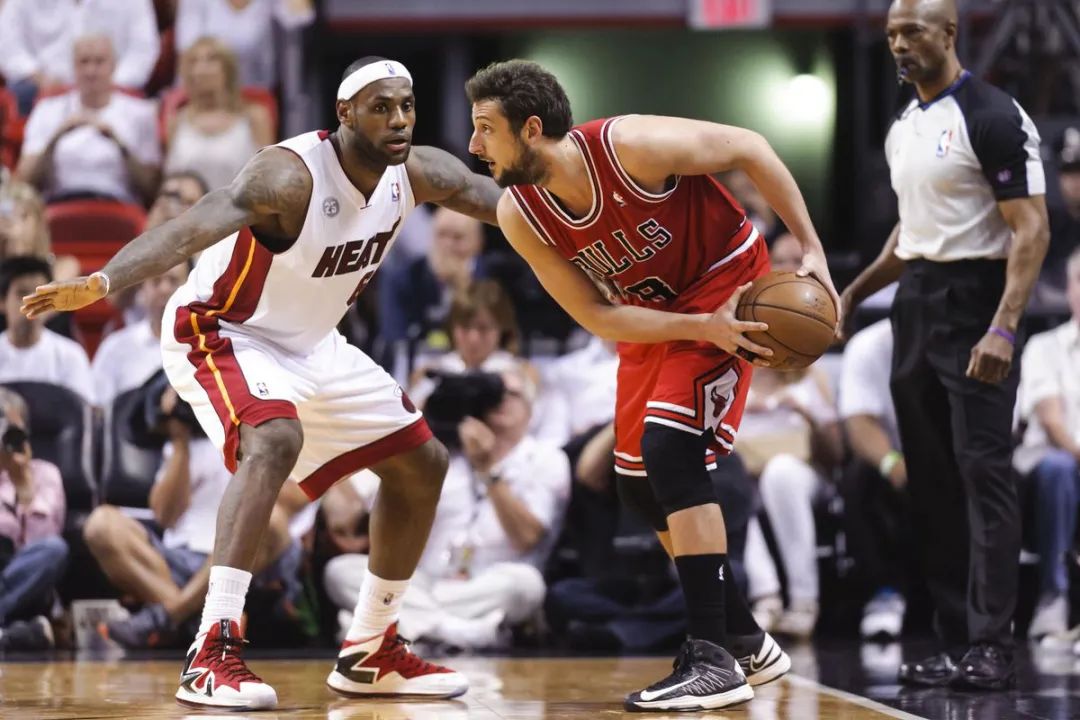 巅峰时期的勒布朗防守现状,莱纳德对勒布朗的评价