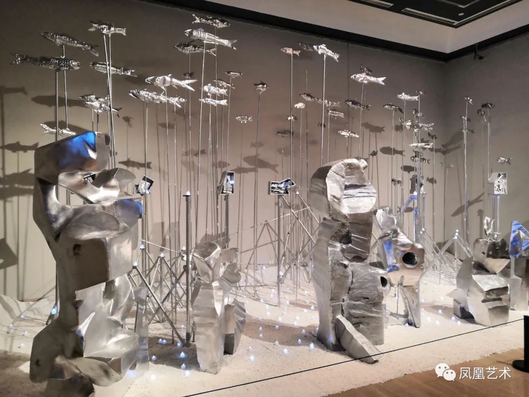 凤凰艺术展评|胡项城:一位具有挑战性的艺术家