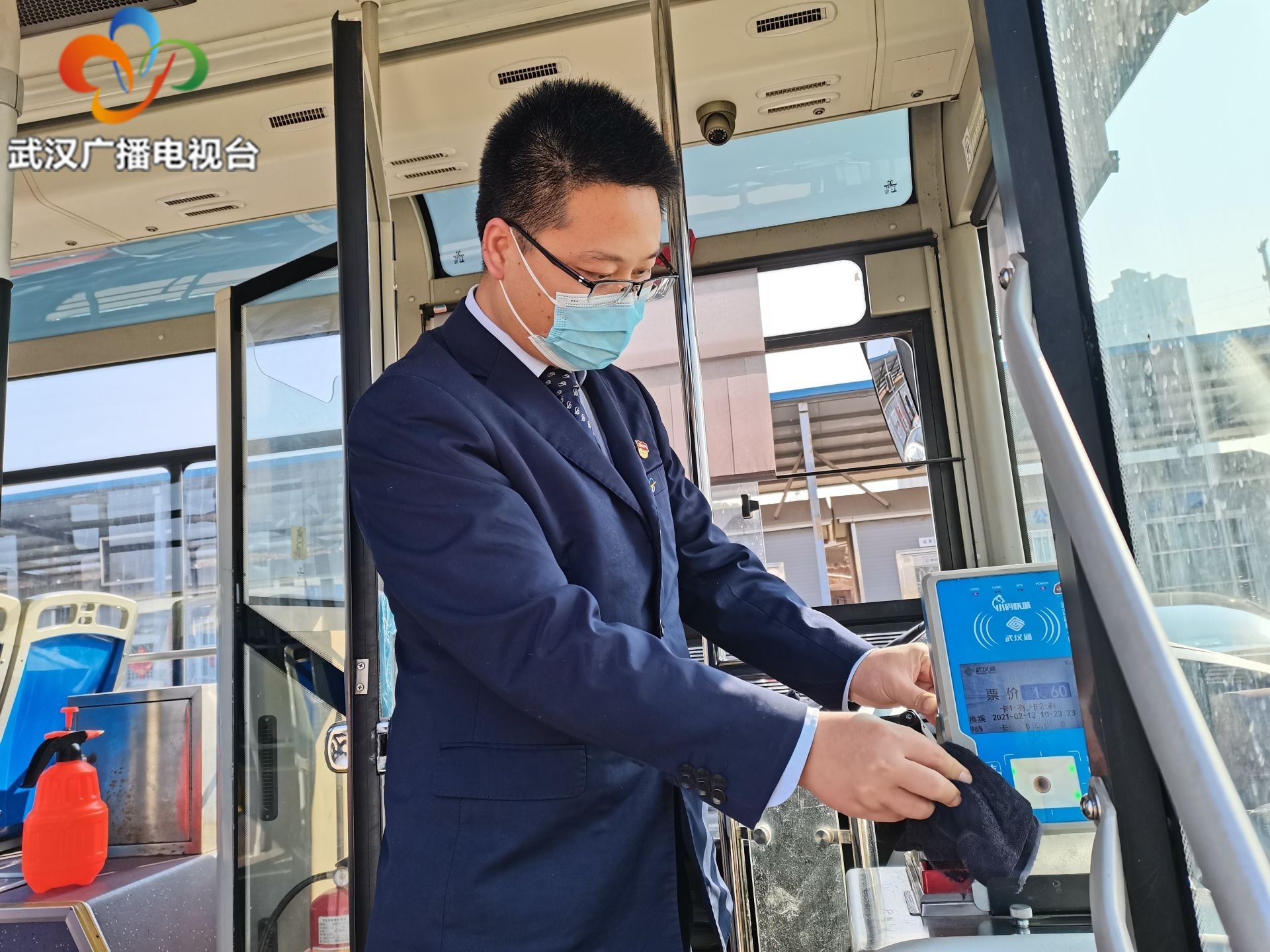 公交不打烊坚守岗位,春节坚守在一线岗位的公交人